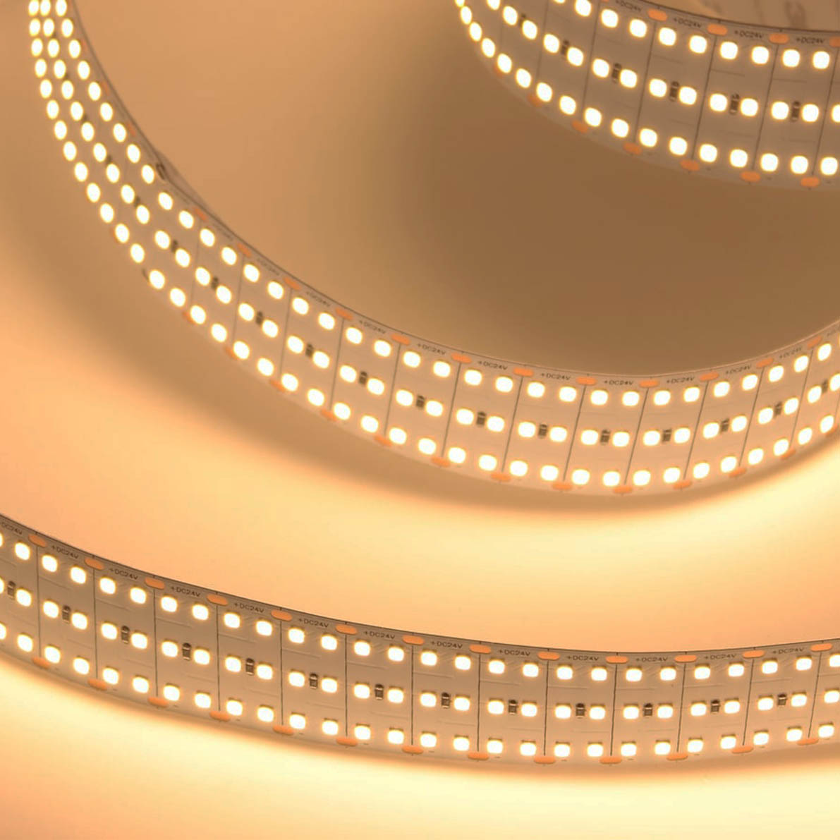 Светодиодная лента Lux Class, 2835, 480 led/m, трехрядная, warm white, 24V, 40W/m, IP20, X10