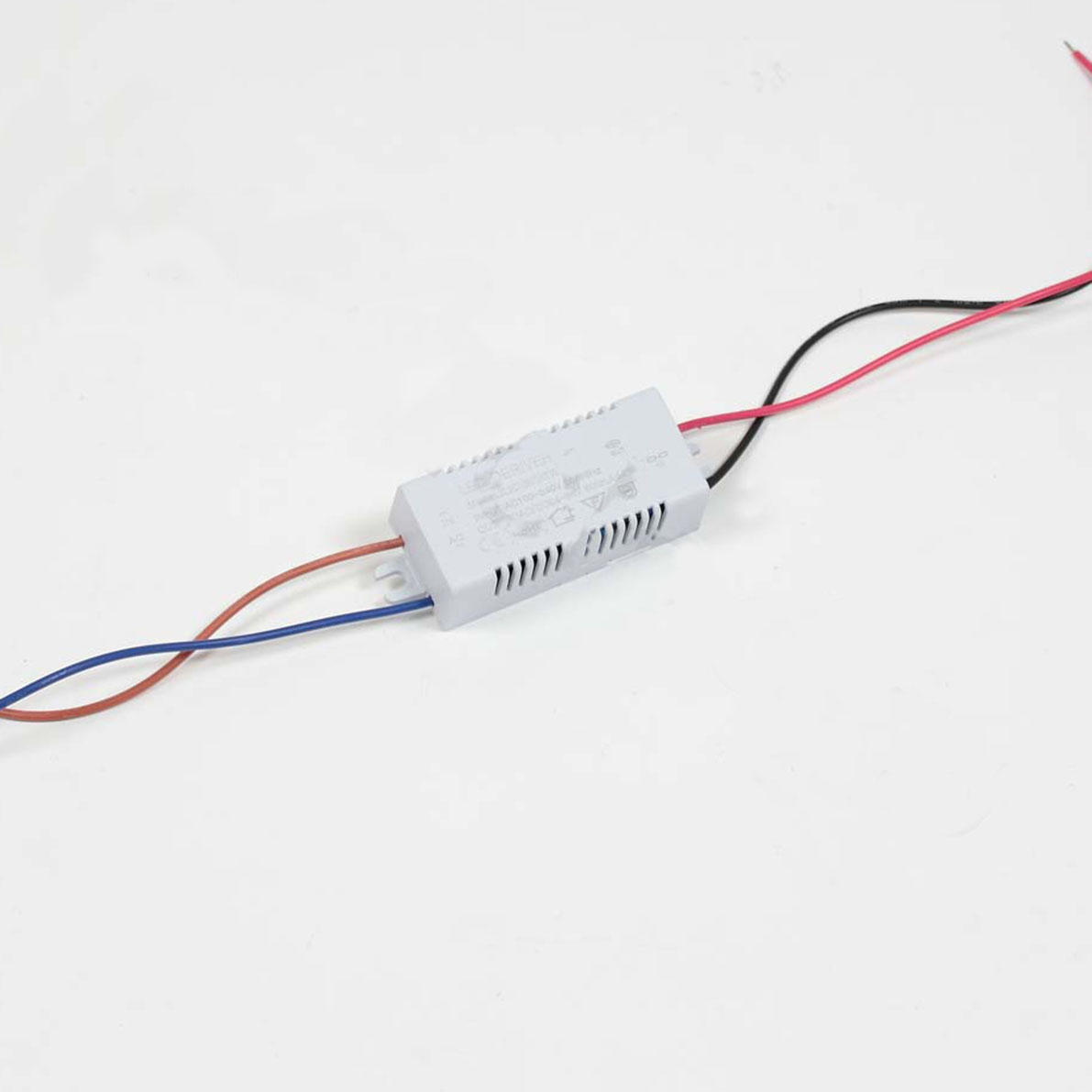 Источники питания Светодиодный драйвер LED LD43 (220V, 21W, 24-36V, 600mA)