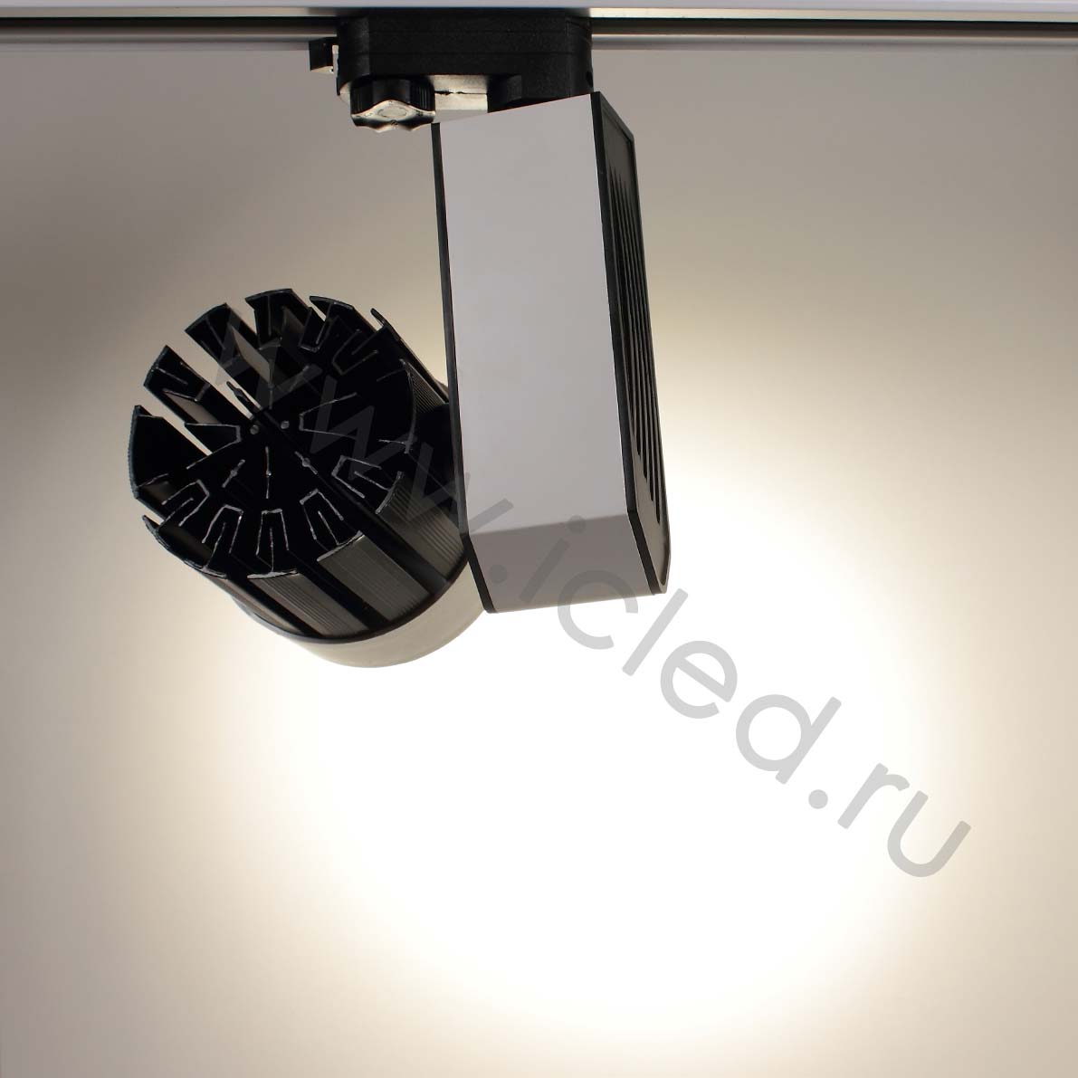 Светодиодный светильник трековый GDD-145 4L 4L20 (30W, day white)