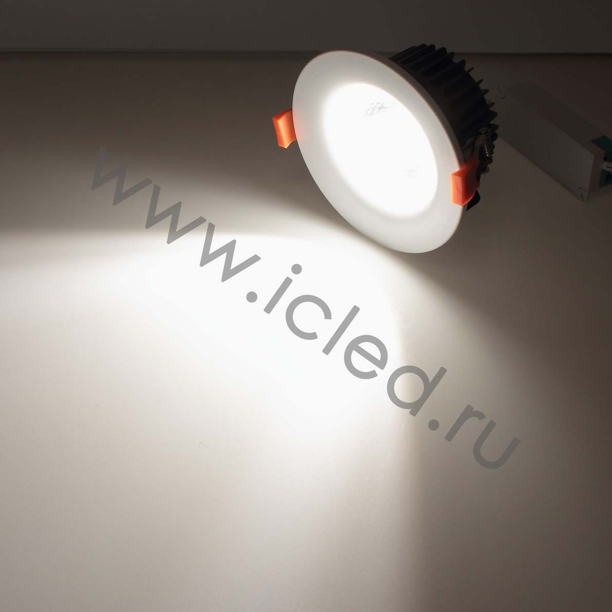 Светодиодные светильники Светодиодный светильник JH-TH-Z15W AR68 (15W, Day White)
