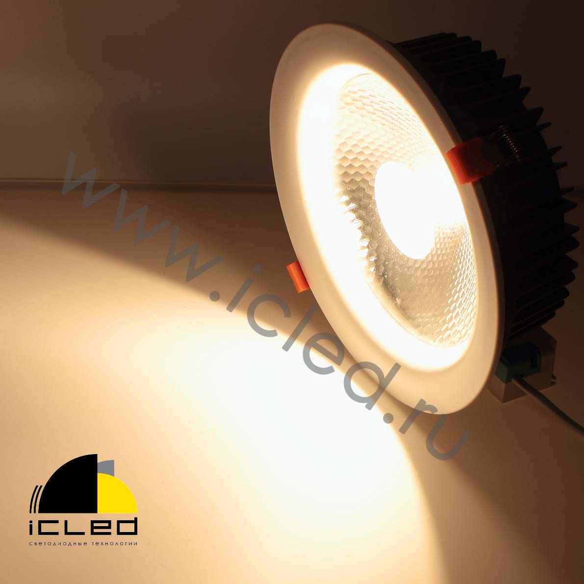 Светодиодные светильники Светодиодный светильник JH-TH-Z40W AR76 (40W, Warm White)