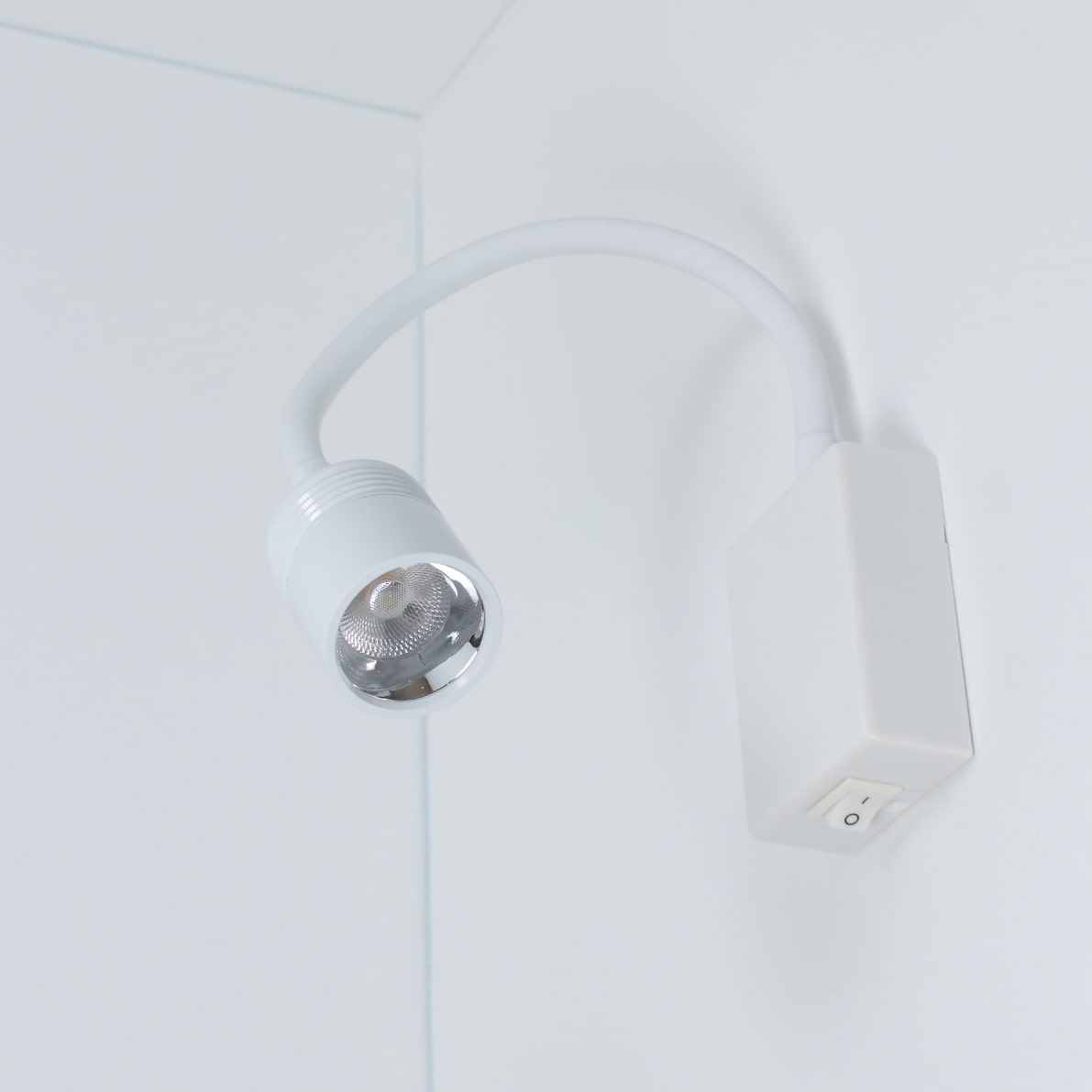 Светодиодные светильники Светильник светодиодный прикроватный DH18 (220V, 5W, warm white, белый корпус)
