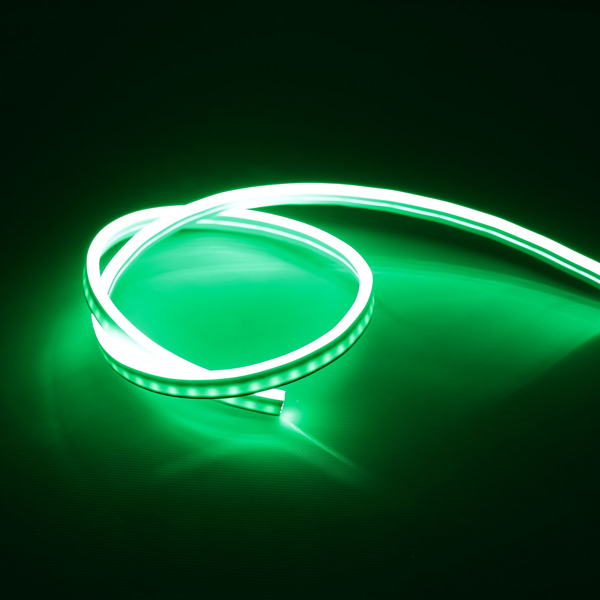 Новый светодиодный гибкий неон. Цвет свечения - зеленый. Артикул 78832