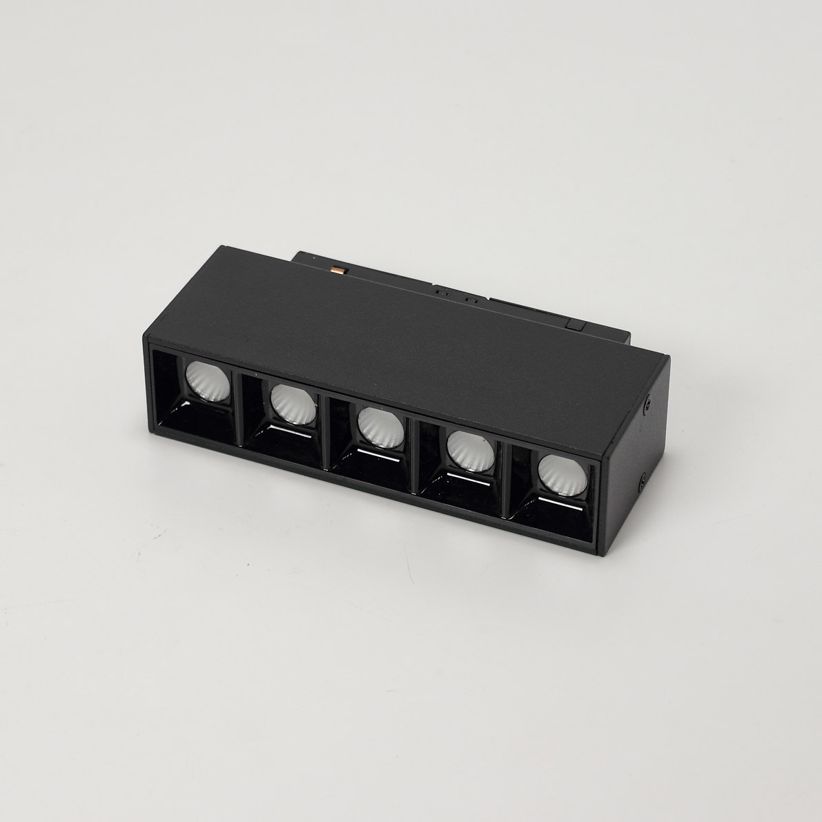 Светодиодный светильник трековый магнитный 35мм JH-MG05D MX61 (10W, 48V, day white)