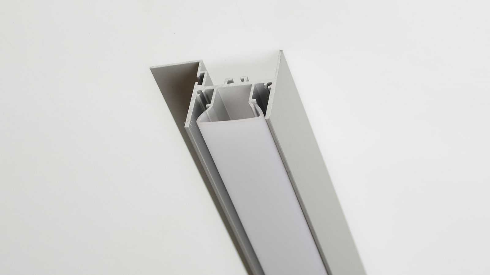 Алюминиевый профиль Алюминиевый профиль для натяжных потолков 507 (2500х52х35мм с рассеивателем)