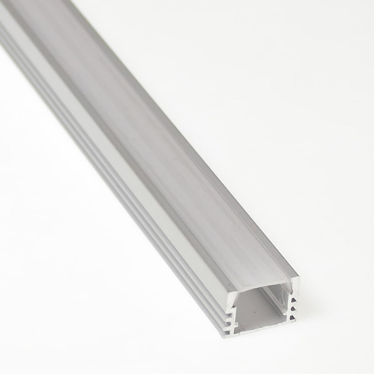 Алюминиевый профиль Алюминиевый профиль 577 (2000х17,5х12,2мм с рассеивателем)